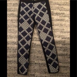 Trina Turk size 0 navy printed pant